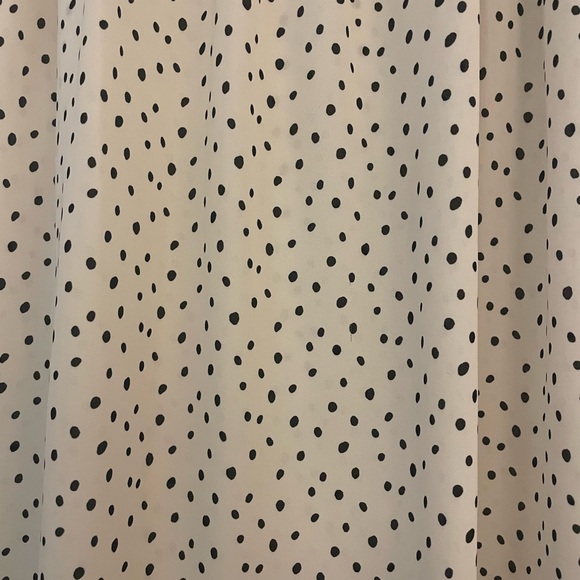 LC Lauren Conrad White Black Polka Dot Pleated Top - Size Medium - Picture 6 of 7